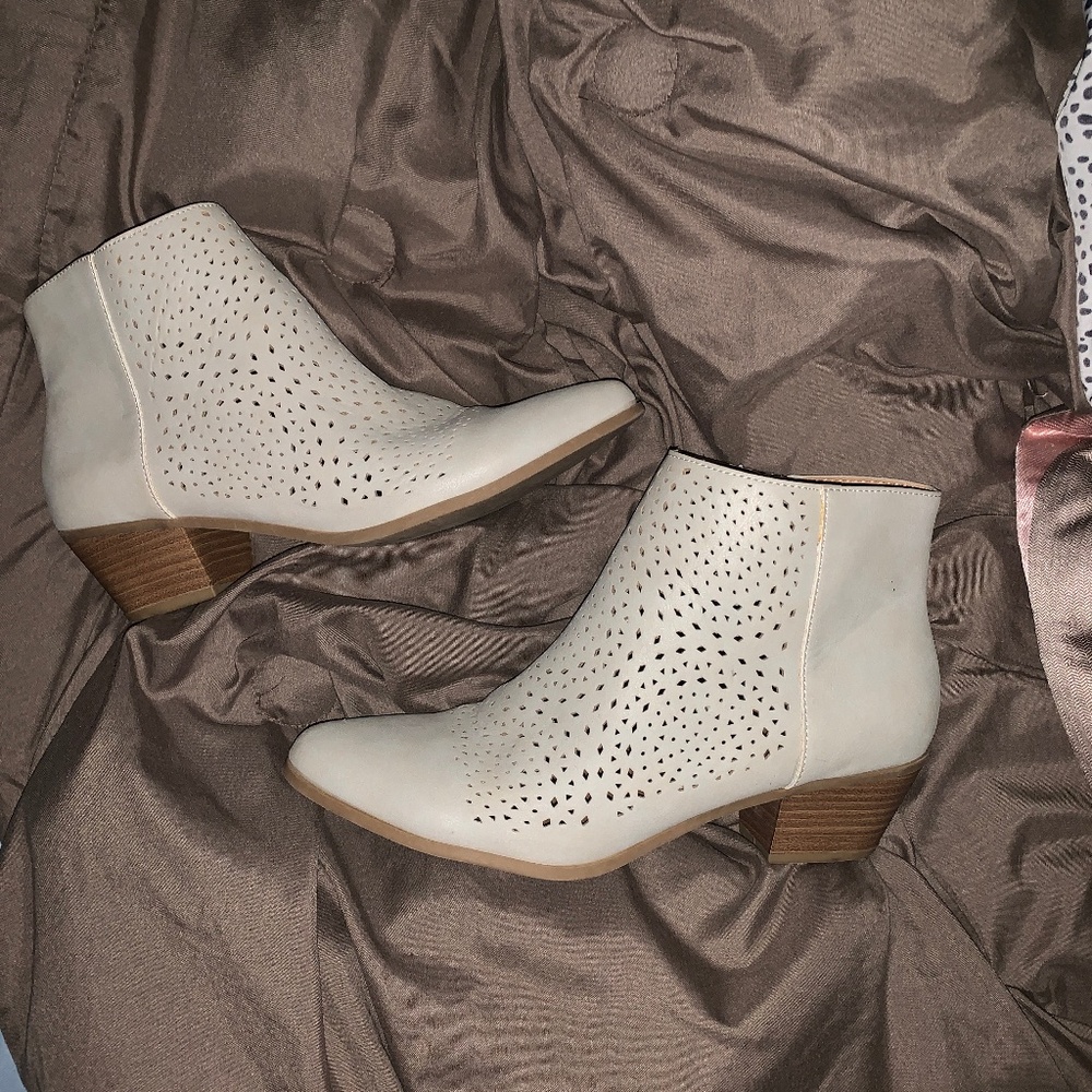 Cute ankle boots size 9 women